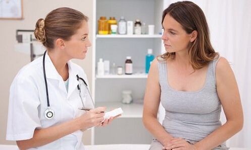 Le médecin prescrit un traitement contre les varices